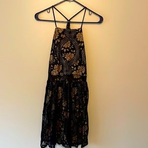 Francesca's Square-Neck Contrast Rose/Flower Lace Mini Dress (Size M)